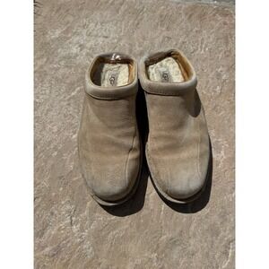 Ugg Slip On Leather/ Sheepskin  Lug Sole Shoe size 8